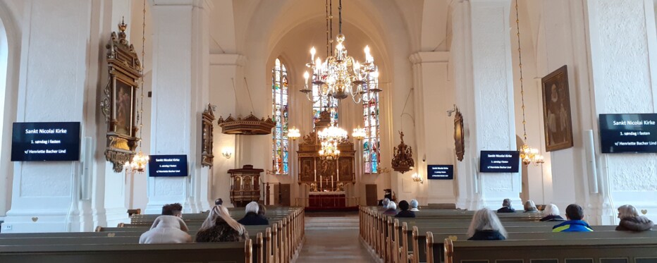 Ophængte skærme i Sankt Nicolai Kirke